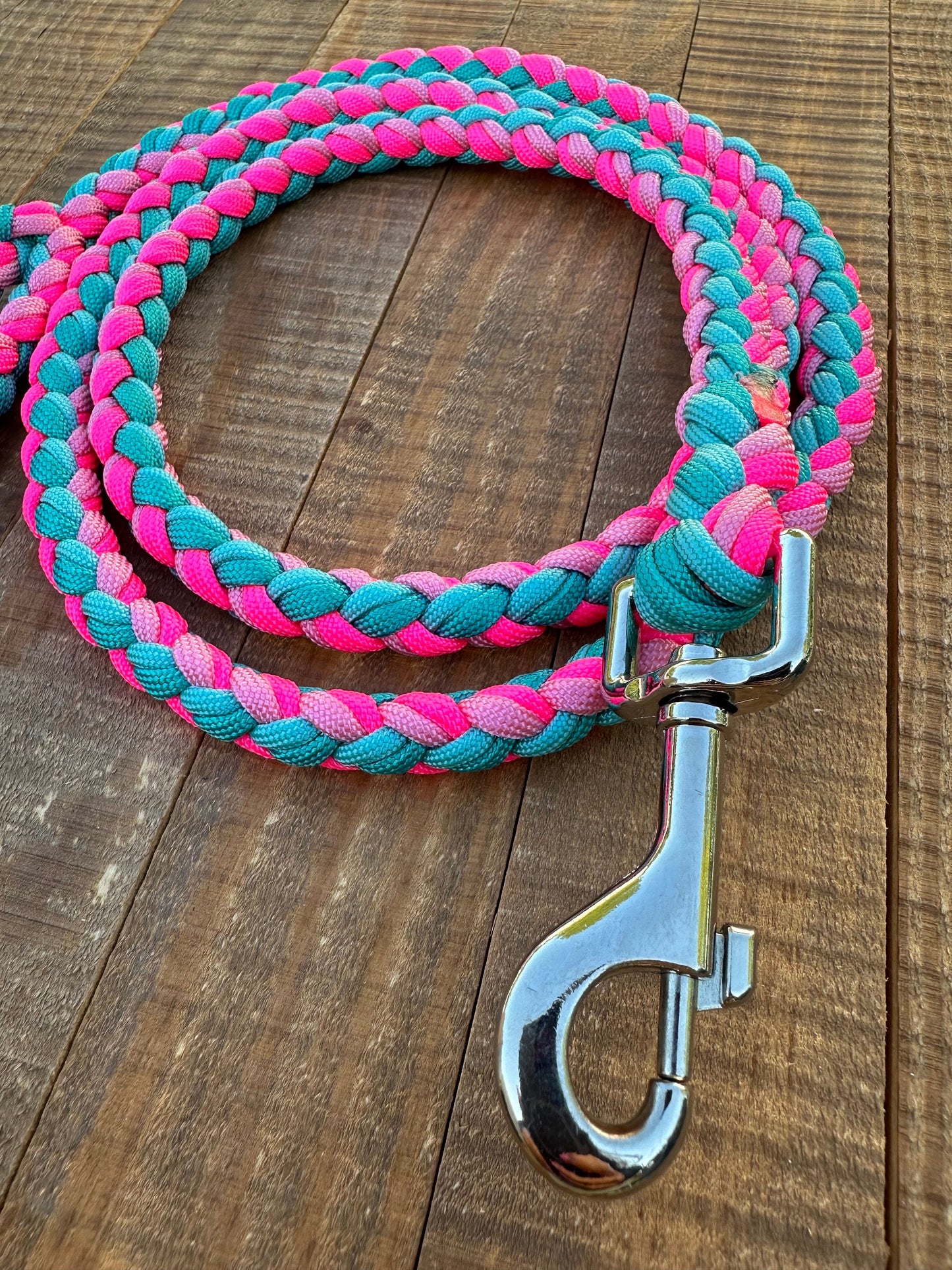 Island Girl Paracord dog leash, 5 ft dog leash
