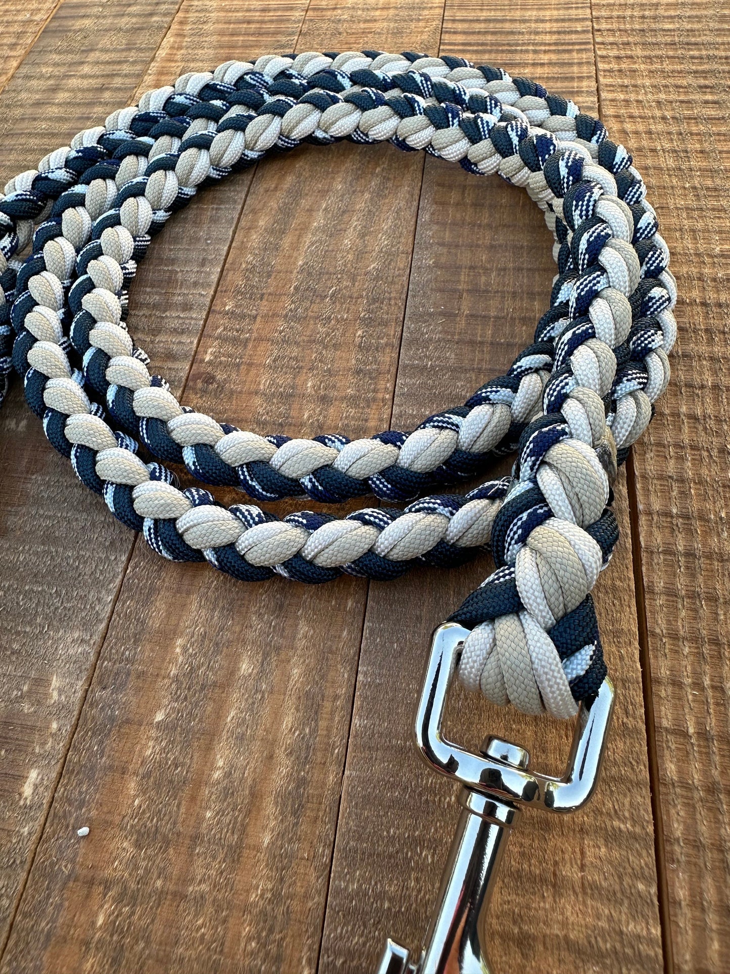 Nauti Dog Paracord dog leash, 5 ft dog leash