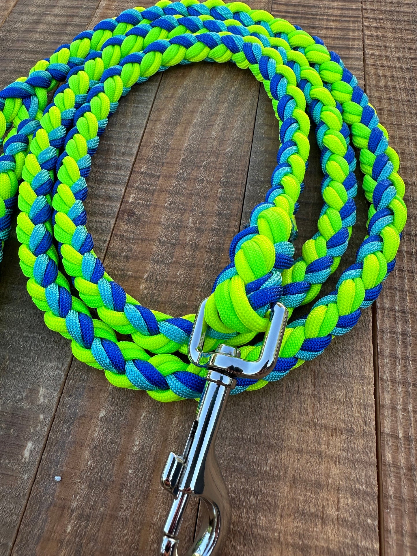 Mahi Mahi Paracord dog leash, 5 ft dog leash