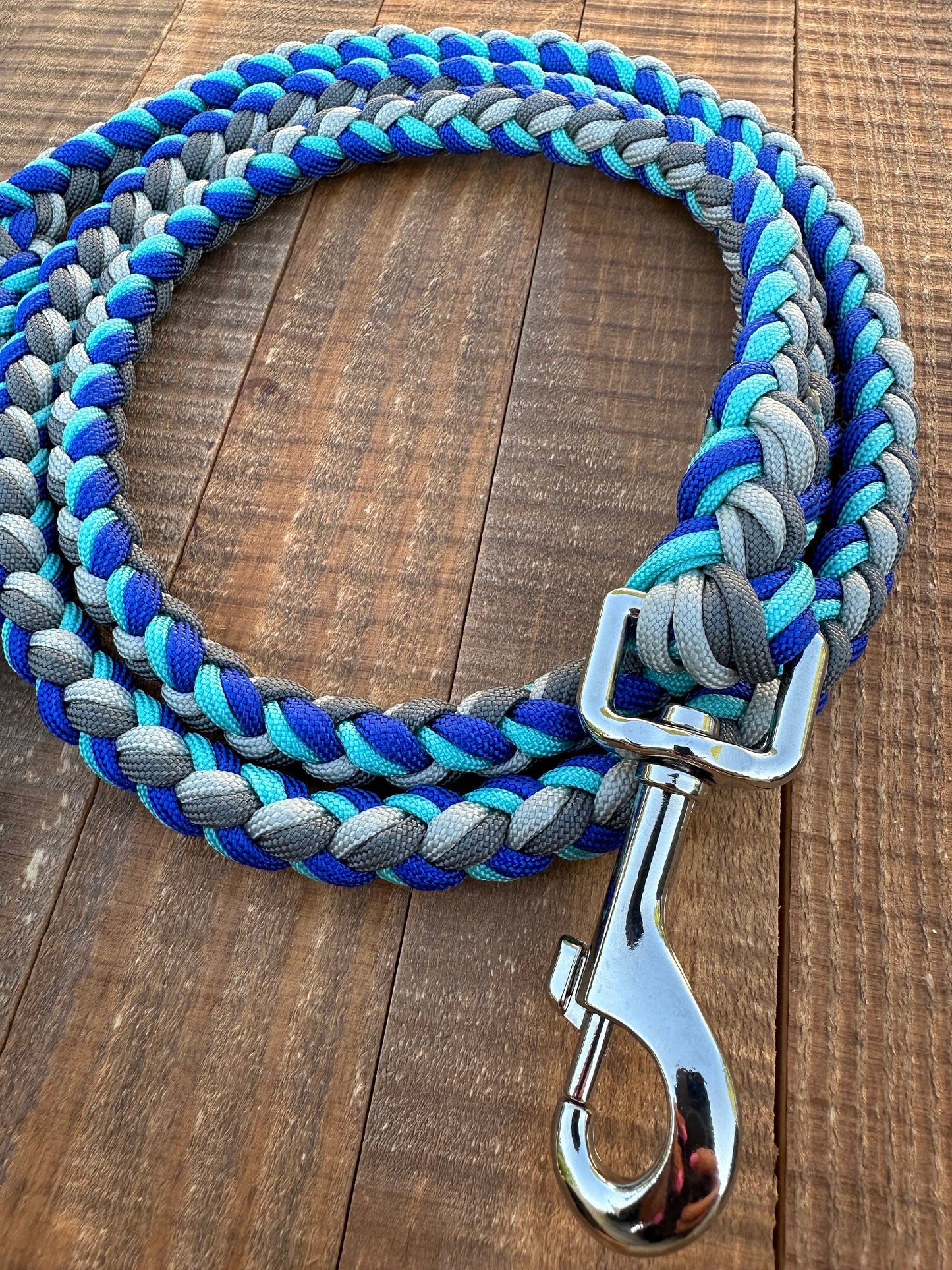 Shark Paracord Dog Leash, 5 ft dog leash