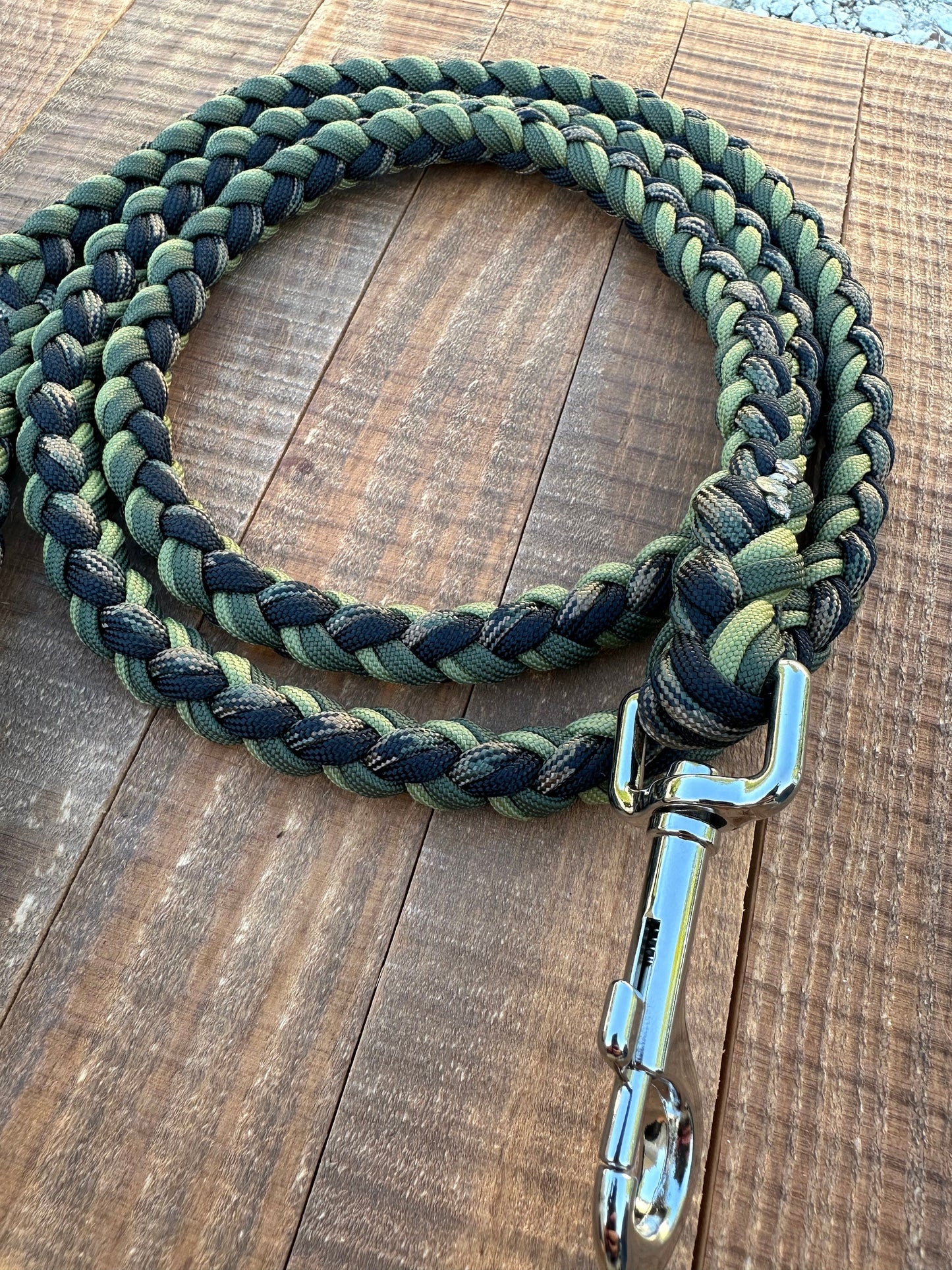 Camo paracord dog leash, 5 ft dog leash